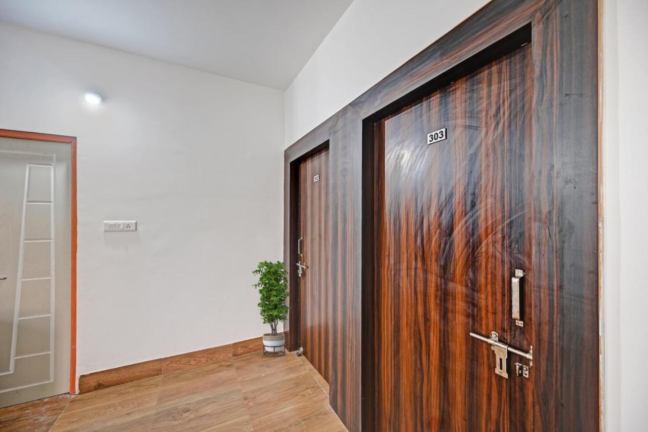 Capital O Madison Blue Hotel Bhubaneswar Bagian luar foto