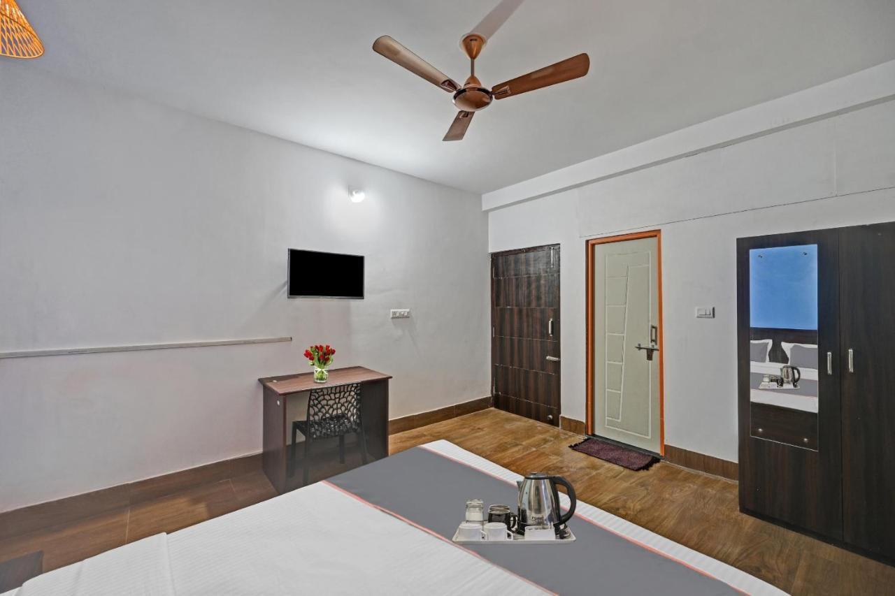Capital O Madison Blue Hotel Bhubaneswar Bagian luar foto