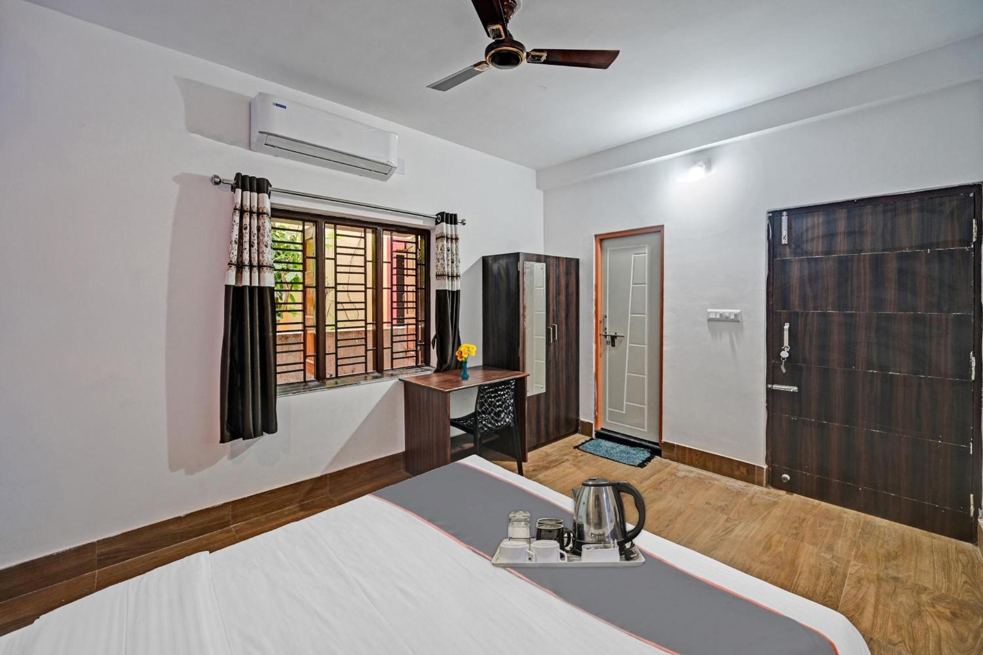 Capital O Madison Blue Hotel Bhubaneswar Bagian luar foto