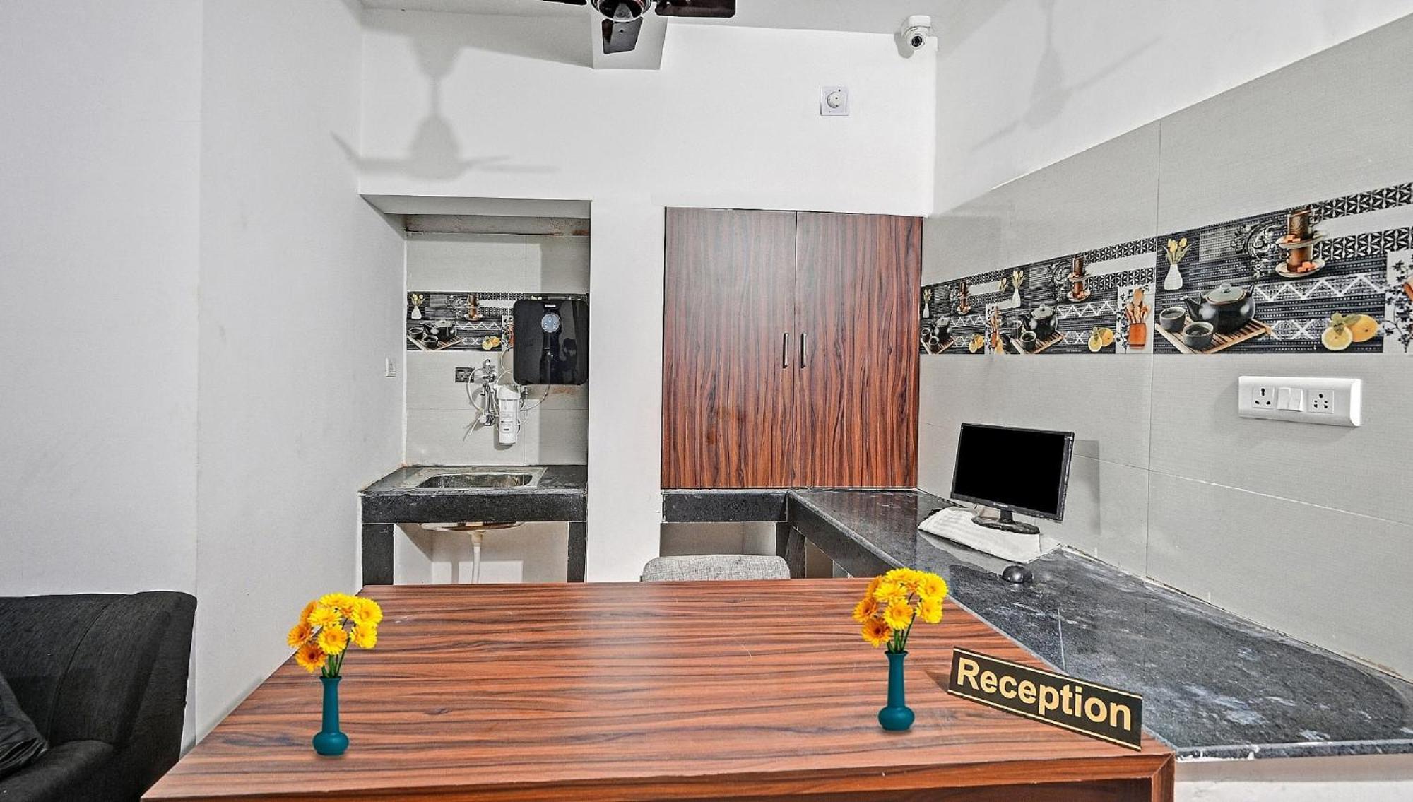 Capital O Madison Blue Hotel Bhubaneswar Bagian luar foto